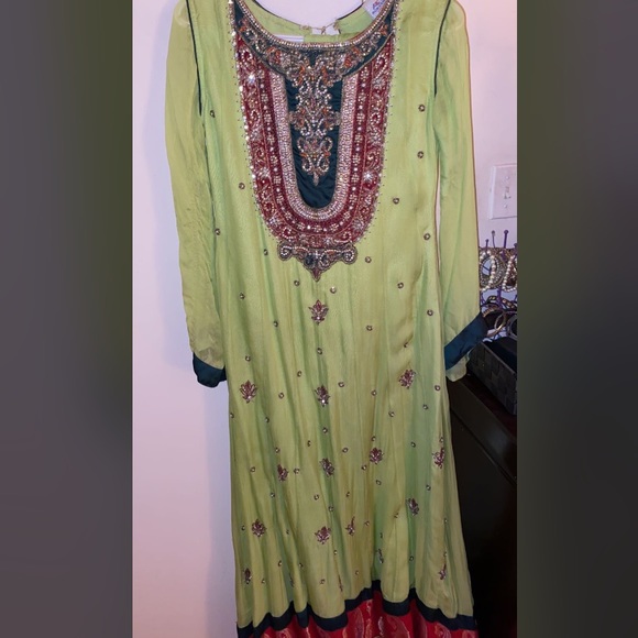 Lime green fancy Pakistani/Indian shalwar kameez. Party/wedding wear - Picture 1 of 3